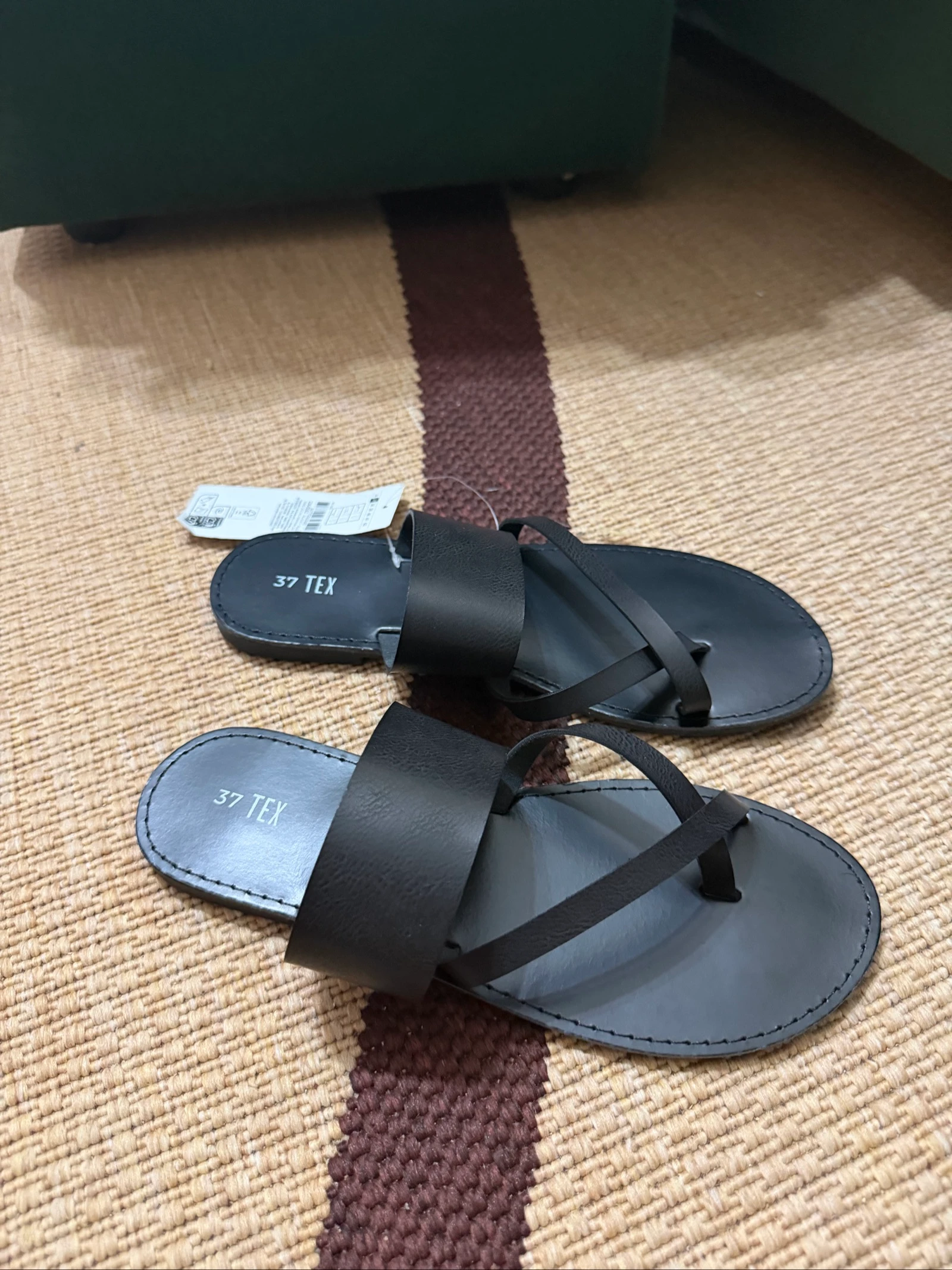 Sandalias de tiras de piel nuevas 